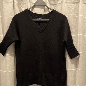 GAP womans  Classic Black V-Neck Sweater